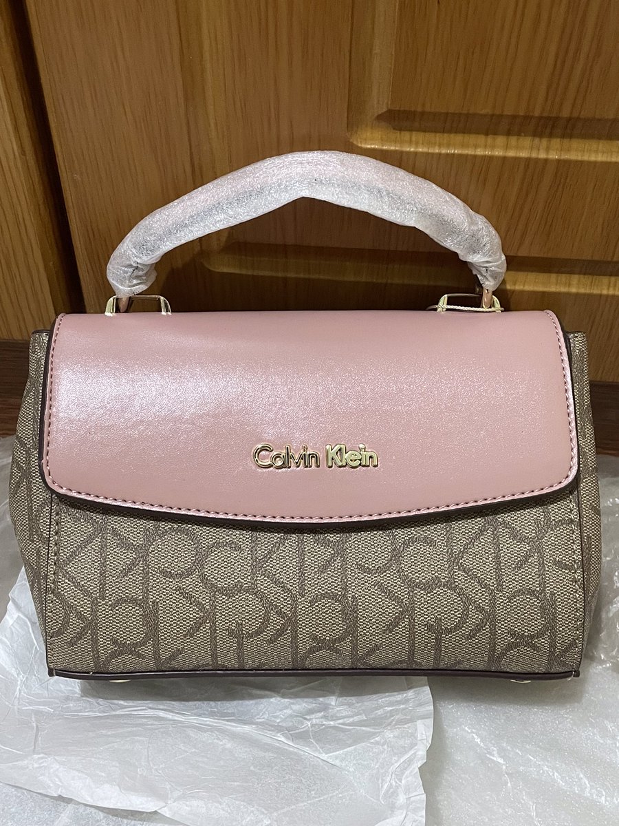 gomdeukicart's tweet photo. … 🎀 ꒰ wts lfb ph | preloved ꒱

౨ৎ ⋆｡˚ Calvin Klein Monogram Shoulder Bag

𓏔 brand new
𓏔 from dubai, uae
𓏔 complete inclusions and di pa natatanggal yung mga wrap 

mop : gcash
mod : ggx, j&amp;t &amp; sdd 
dop : payo

⤷ dm to mine/for more pics 💌 https://t.co/Ww0VZ7fQdM