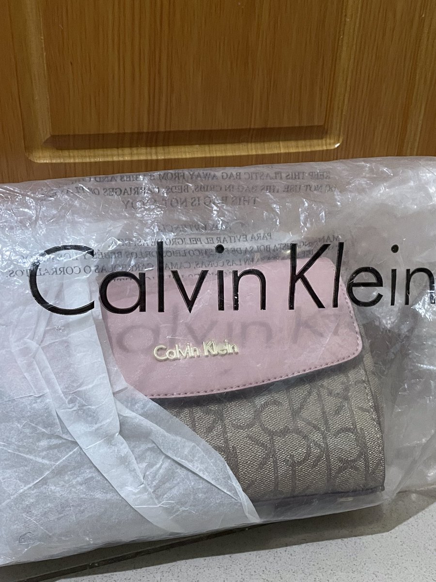 gomdeukicart's tweet photo. … 🎀 ꒰ wts lfb ph | preloved ꒱

౨ৎ ⋆｡˚ Calvin Klein Monogram Shoulder Bag

𓏔 brand new
𓏔 from dubai, uae
𓏔 complete inclusions and di pa natatanggal yung mga wrap 

mop : gcash
mod : ggx, j&amp;t &amp; sdd 
dop : payo

⤷ dm to mine/for more pics 💌 https://t.co/Ww0VZ7fQdM