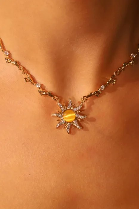 submit2kathryn's tweet photo. I just received ✨gold jewelry ✨ from randomgiraffe good boy https://t.co/StFEiZUSoq https://t.co/sqM2ORVuPP