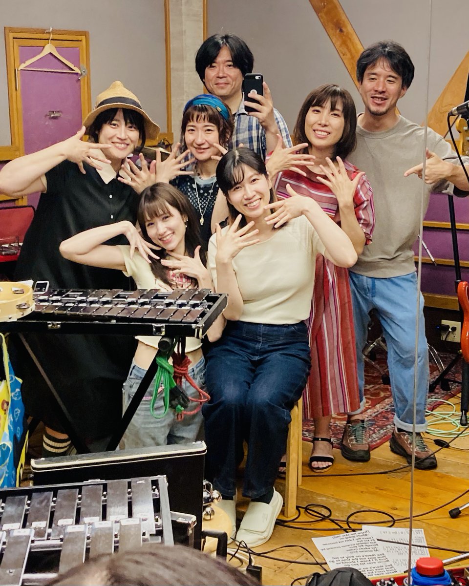 PenFriendClub's tweet photo. リハでした！🎸🎹✨

そいさん復帰後、初ライブ！
今回はコーラス＆鍵盤ありの本来の形で『Songularity』を演奏します🎶

今回もたっぷり20曲近くやります！🔥そして初演奏の新曲も！

ゲストのイタバシケのステージもお楽しみに！🙌
ぜひ遊びに来てください！！！ https://t.co/ximH206W4e