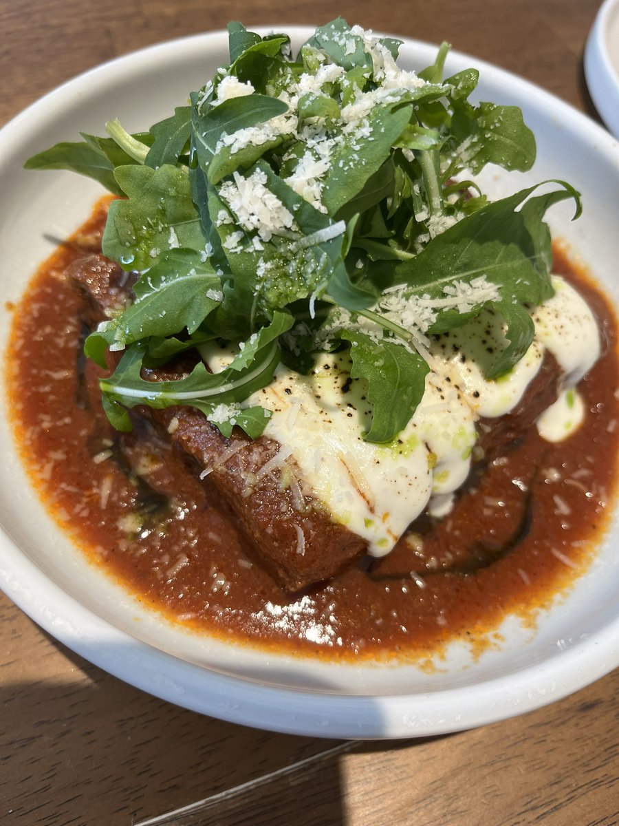 suggest_master's tweet photo. ペット同伴可のイタリアンKenny'sへ🍕
ラザニアのソースと生地が美味い💡
お客さんはファランばっかり

次はマルゲリータでも頼んでみようかな https://t.co/ELgTBCEKyO