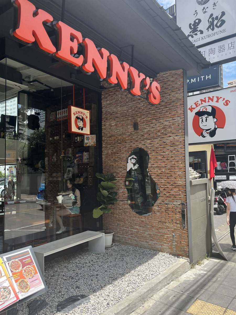 suggest_master's tweet photo. ペット同伴可のイタリアンKenny'sへ🍕
ラザニアのソースと生地が美味い💡
お客さんはファランばっかり

次はマルゲリータでも頼んでみようかな https://t.co/ELgTBCEKyO