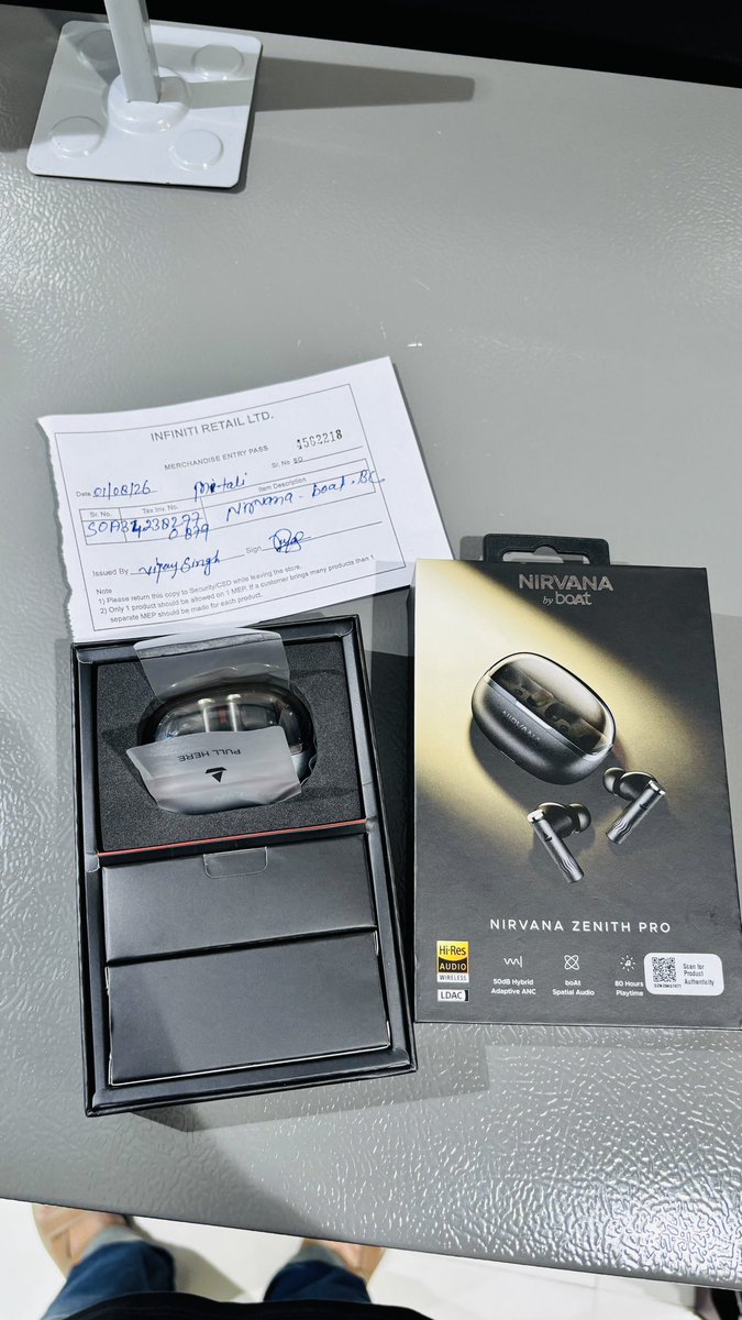 basu_rajat's tweet photo. @RockWithboAt @cromaretail 
Bought a boat nirvana EarPod from Croma (Pune Westend Mall) on 31st July, found it faulty, returned next day. Have been 1 week - forget replacement, no repair also till date.
@amangupta0303 @_WiseRoy_ atleast bring in a quick replacement policy. https://t.co/JzX2g6CICQ
