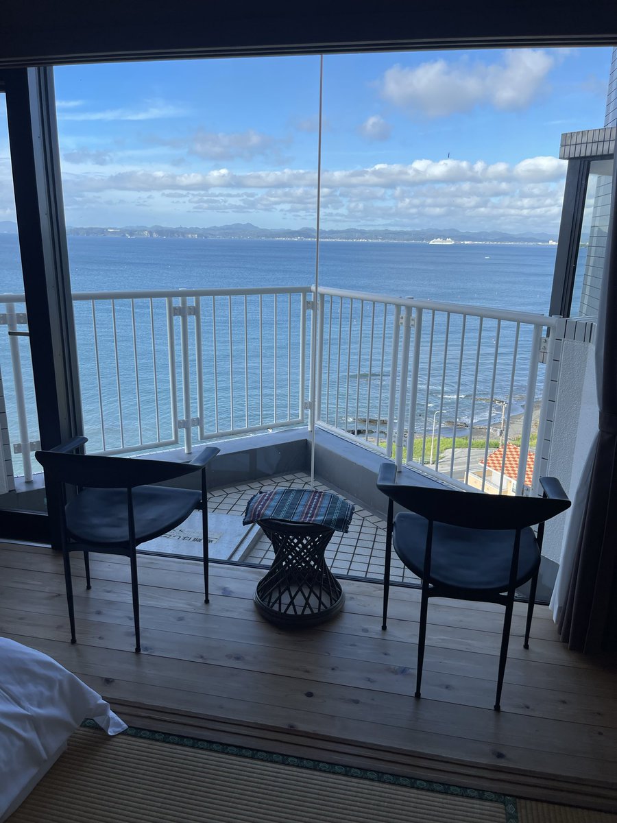 ike_pua's tweet photo. この景色の部屋に男2人で借りてるから、たぶんホテルの人にゲイカップルだと思われてる https://t.co/iJfqsvntf4