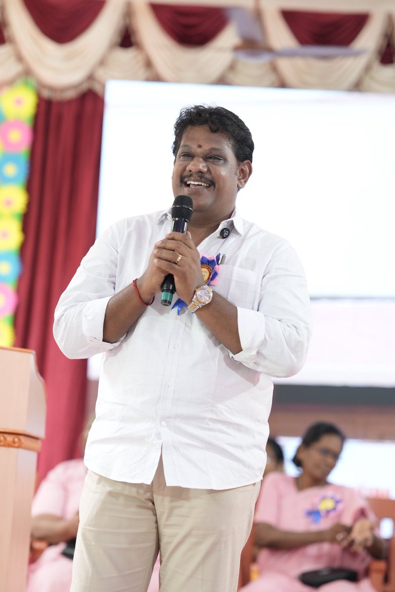 TVKGopison's tweet photo. இன்று மதுரை தெற்கு சட்டமன்ற தொகுதிக்கு உட்பட்ட சென்ட் ஜோசப் பெண்கள் மேல்நிலைப்பள்ளியின் ஆண்டு விழாவில் சிறப்பு விருந்தினராகக் கலந்துகொண்டதில் பெருமகிழ்ச்சி அடைகிறேன்! 🌸 https://t.co/IoRsBlyVXo