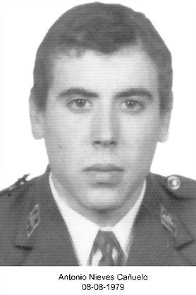 CarlosDeUrrecha's tweet photo. In Memoriam
GC D Antonio Nieves Cañuelo,
Caído por Dios y por España,
¡¡Presente!!
D.E.P
La Muerte no es el Final
Siempre en Nuestra Memoria
¡¡Viva España!!
¡¡Arriba España!!

8/08/1979 ETA asesinaba acribillado a balazos en Sondica
https://t.co/g5ToikSSJy https://t.co/aVKaJYU1Uh