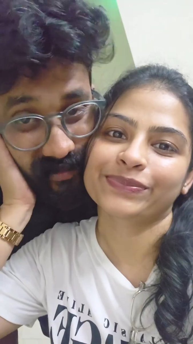 Duggu_Buggu_'s tweet photo. New mallu couple just unlocked a whole new level of chemistry 😮‍💨❤️‍🔥 https://t.co/jiEATmqRw8