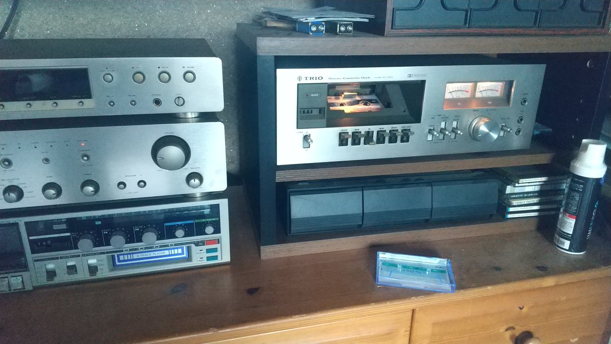 z1000j4's tweet photo. 50年前のTRIO(現ケンウッド)のカセットプレイヤー���修理
メカ部のグリスアップとベルト交換で動くようになりました https://t.co/wfIhwc53ic