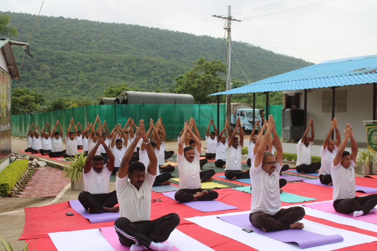 39BNCRPF's tweet photo. # 39 Bn CRPF
# Independence Day Celebrations, 2026
# Mass Singing of Vande Mataram 
# Yoga Session
🇮🇳 🇮🇳 🇮🇳 🇮🇳 🇮🇳
@CRPF_sector @crpfindia @39BNCRPF https://t.co/FhB79vqu5e
