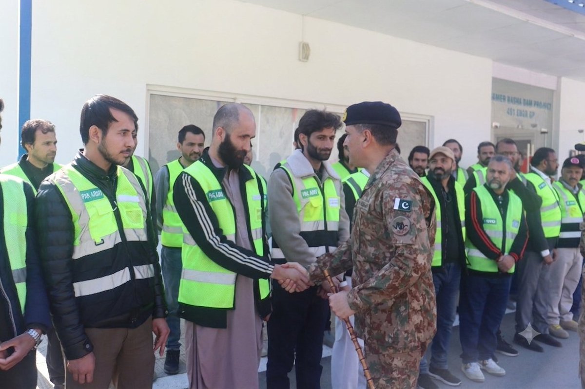 SharafatQu54886's tweet photo. Proud of Pakistan 🇵🇰
Respect for our brave Armed Forces the guardians of our sovereignty peace and national dignity
Pakistan Zindabad! 🇵🇰 https://t.co/SYZE0hvLqW