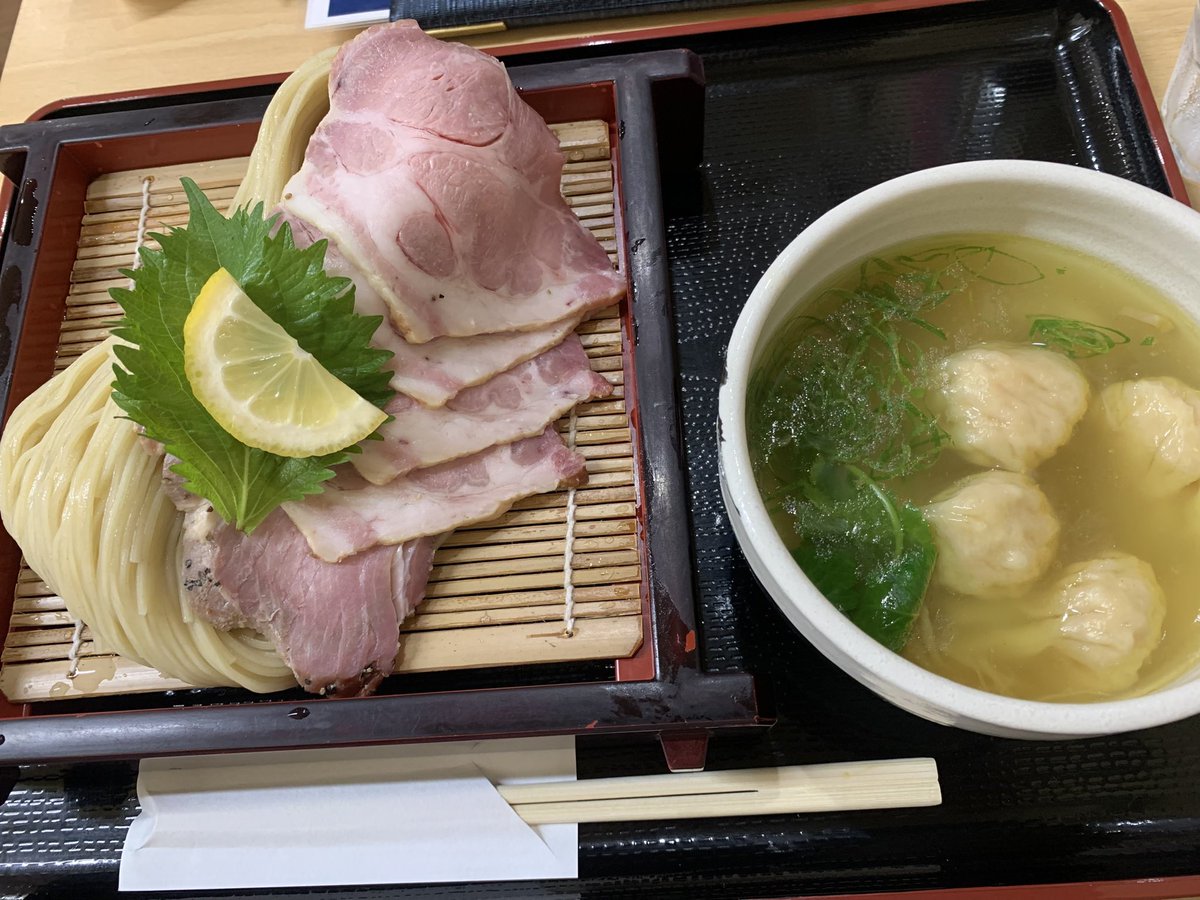 tenten0104's tweet photo. お久しぶりのNAGASHARI🍜
ずっと行きたかったんだけどなんだかんだ行けてなかった🥲
手包み雲呑つけ麺（塩）
3週年記念特別クーポンでチャーシュートッピング😋✨
12日まで使えてトッピングメニューの中から好きなものをトッピングできるよ💡✨
今日も美味しくて完食完飲😆♡
ごちそうさまでした👏 https://t.co/Rvibe6m1nE