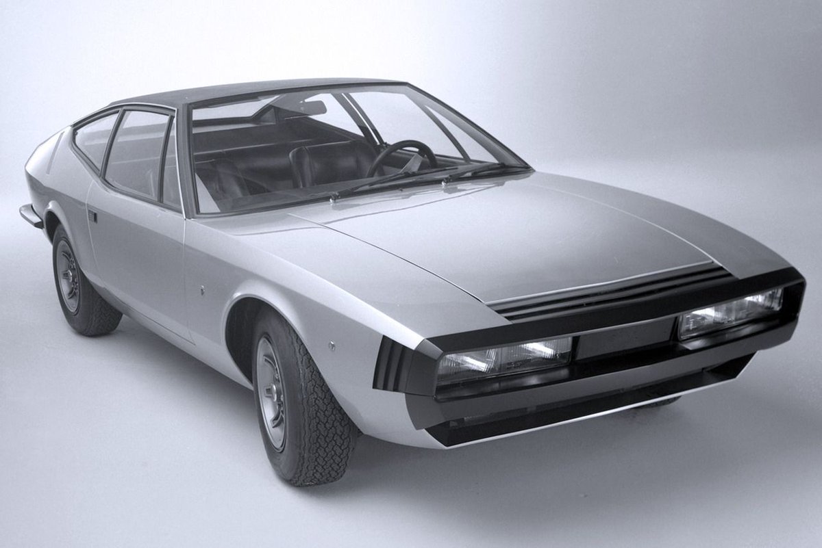 Retromania4ever's tweet photo. Designed by Tom Tjaarda after Ghia was acquired by Ford in 1973, the Mustela II was a development of his earlier Mustela #concept. It was a proposal for a second-generation #Capri, but #Ford had other plans for the Capri II. https://t.co/ih3W53mLrv