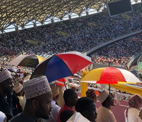 mury__001's tweet photo. Do you know Tanzania has a 60,000-capacity stadium that gets filled with people who want to hear the Quran?🥹 https://t.co/oyFIRog1tL
