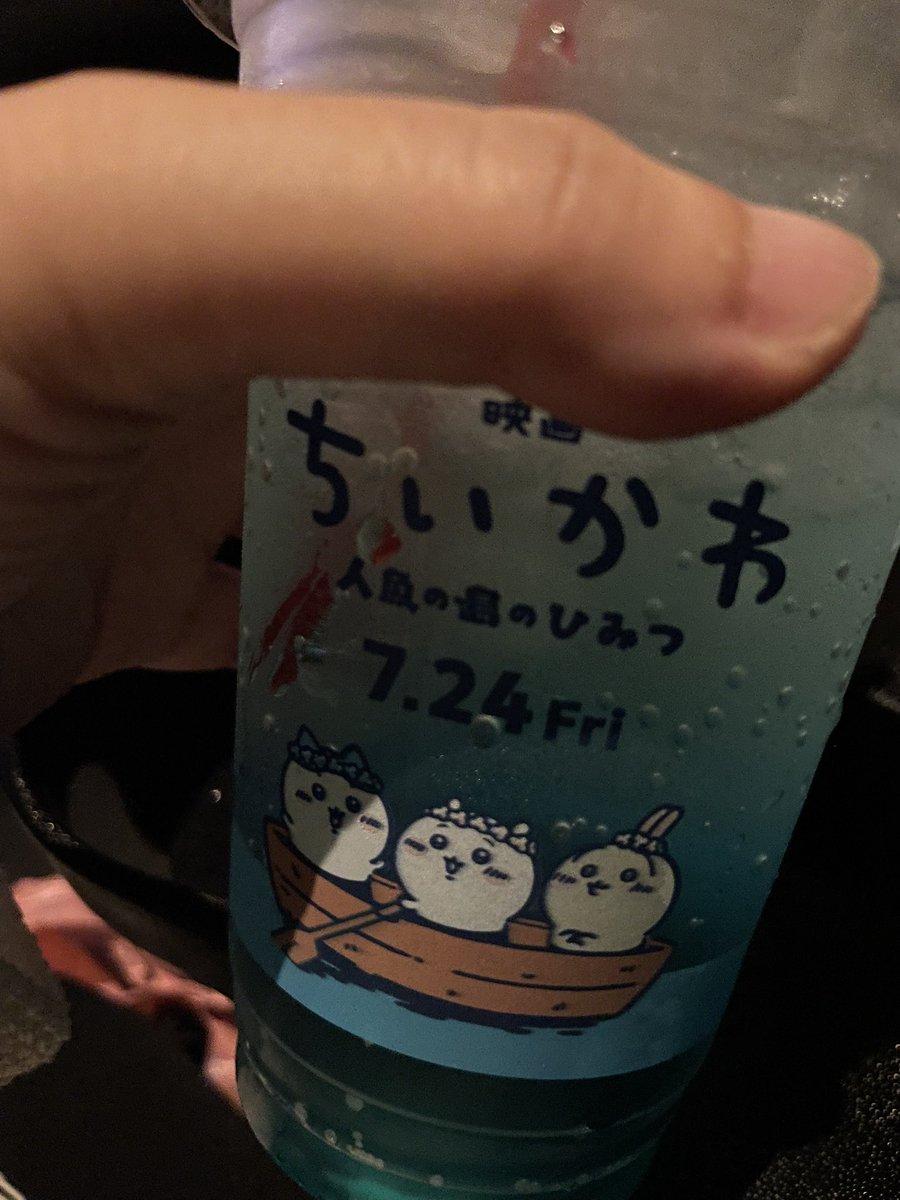 anri_toho's tweet photo. 雷でエスカレータが止まったり映画が少し遅れたりしていた https://t.co/vb1zrGX1f5