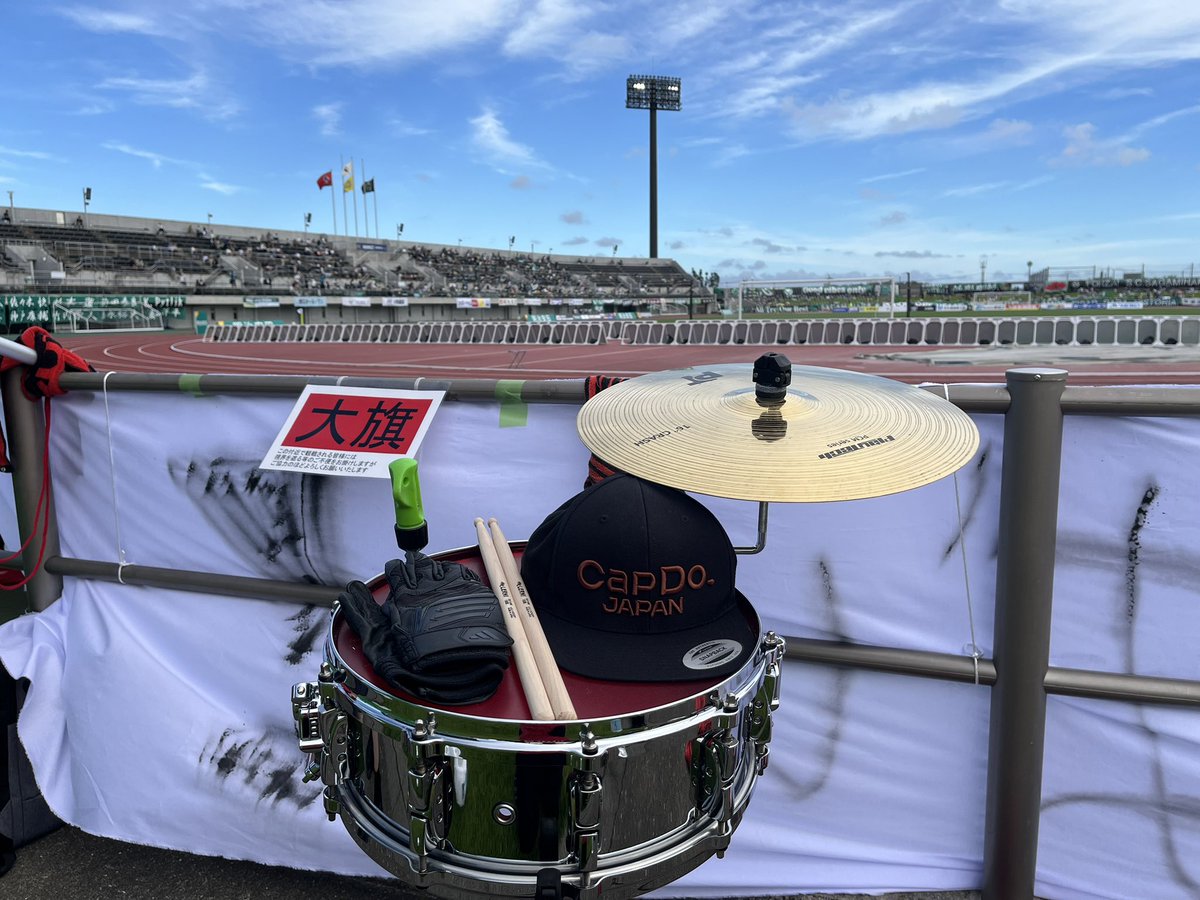 pyonta10drums's tweet photo. 全国からの支援の輪、本当にありがとうございます。

いくつもの困難はありますが、
このクラブと共に何度も立ち上がりましょう。

今シーズンもよろしくお願いします。

#ロアッソ熊本
#相模原熊本 https://t.co/baXEbBXd71
