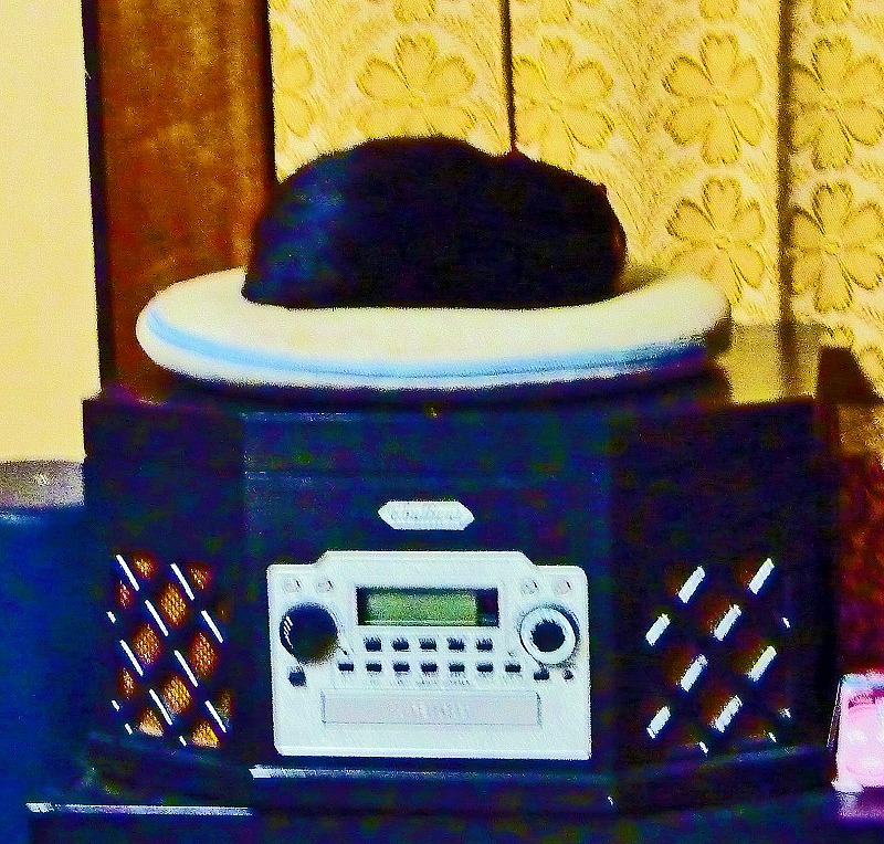 kashiopea01's tweet photo. 【ちょっと、ティータイム】
この帽子を被ると、
「オマエ猫かぶってんな」と、
言われれる・・・・。 https://t.co/6LjUGnHdg5