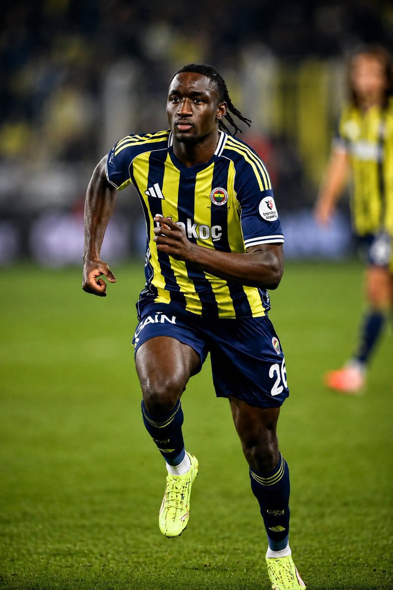 mrg_312's tweet photo. Elimde 15 yaş genç hali var ama 34lük 2 sezondur sakatlıklar yüzünden futbol topunu penisilin sanan elemanı istiyorum çünkü şampiyonluk iyi kadro sakat yıldızlar ve çakma süperstarlar ile geldiğine inanıyorum...

Öpüyorum gözlerinizden 

İyi Günler https://t.co/w8RlQlrSnw