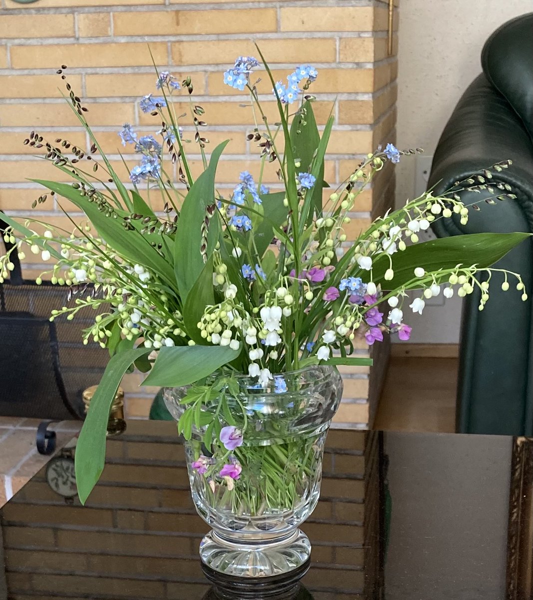 owe53187's tweet photo. Like a flower, I may bend with the wind, but I keep choosing to bloom—quietly, beautifully, and in my own time.

#happyweekend https://t.co/Qr7EMtxFqL