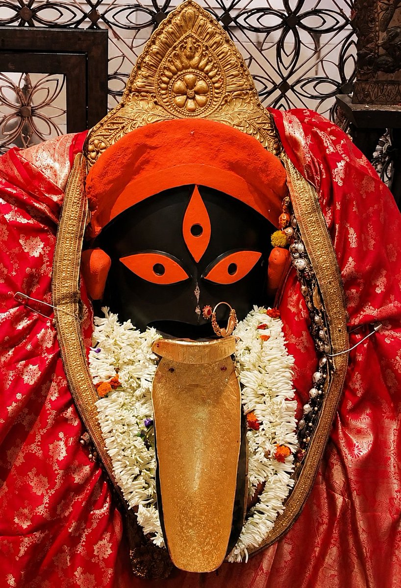 Debasmi80834905's tweet photo. Today's Shringar Raajbesh Darshan Maa Mahalaxmi Rajrajeshwari At Kalighat 8/8/2026 🌻🌸🕉️🌺💐🌼🌷🏵️🌹🙏🏻🪔 #KalighatKali #kalighat #motherofunivers #shaktipith #viral #photo #viralpost #viralphoto #followersシ゚ #followersnonfollowers #spirituality #spiritualawakeningphilippines https://t.co/B0Dd0pDsND