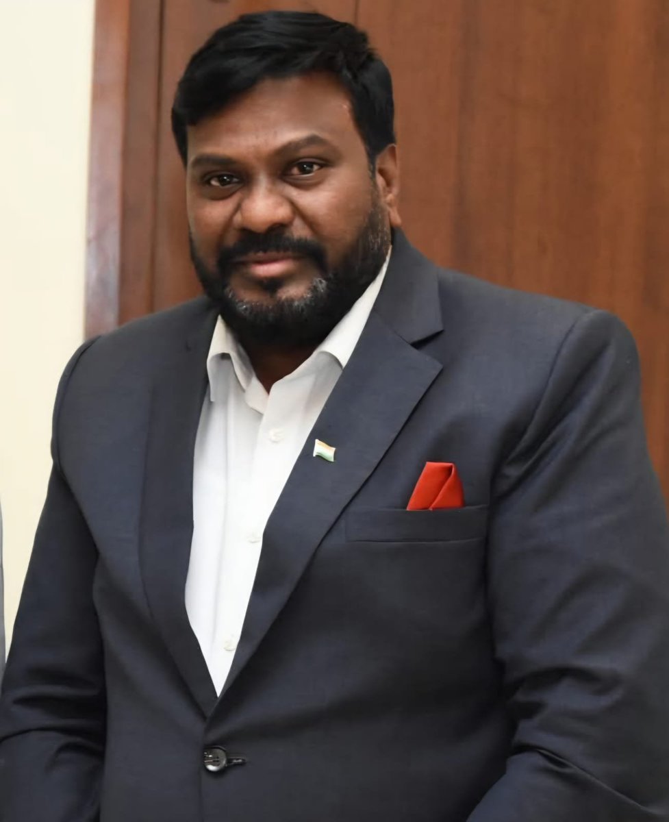 NewsMeter_In's tweet photo. #Hyderabad:
Congress appoints Gampa Venugopal as Chairman of Sangathan Srijan Abhiyan (SSA) in Telangana.
He will oversee SSA Connect Centre activities to strengthen the party's grassroots organization.
#Congress #Telangana #SSA https://t.co/0Cl06IcCsV