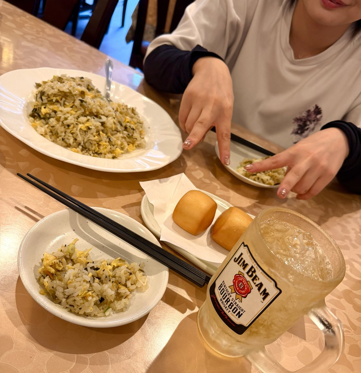 kkmrku's tweet photo. にゃんに会いに行くよー🫶
トーク始まってんのにホテルでダラけてる奴 https://t.co/eGL98F2dz4