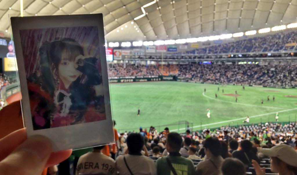 Shodai_HTKNF's tweet photo. アイドルと同伴(合法) https://t.co/5SSif1IRLc