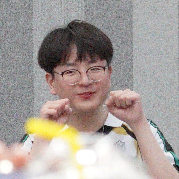 vct_kkk's tweet photo. The cutest pose!

#VCTPacific #VCT #VARREL #VLWIN #Klaus #oonzmlp

2026.07.23
T1 VS. VL

@KlausVLRT  @sinsangbeom06 https://t.co/LTTyNEPLBP