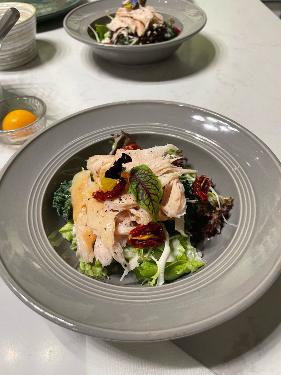 CharlesEdickso1's tweet photo. Lunch win  Grilled chicken salad with fresh veggies and a tangy vinaigrette—light, flavorful, and perfect for midday energy!， https://t.co/lGi1mnSigp