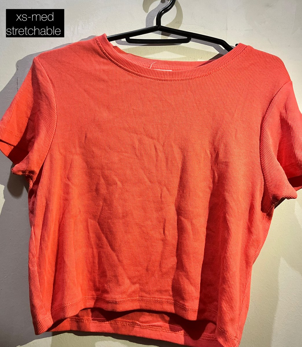 aesawins's tweet photo. orange tops ! 

⤷ 10 pesos each  

🔖 ph wts lfb preloved ukay clothes tshirt blouse pants knitted https://t.co/2067X9ot4u