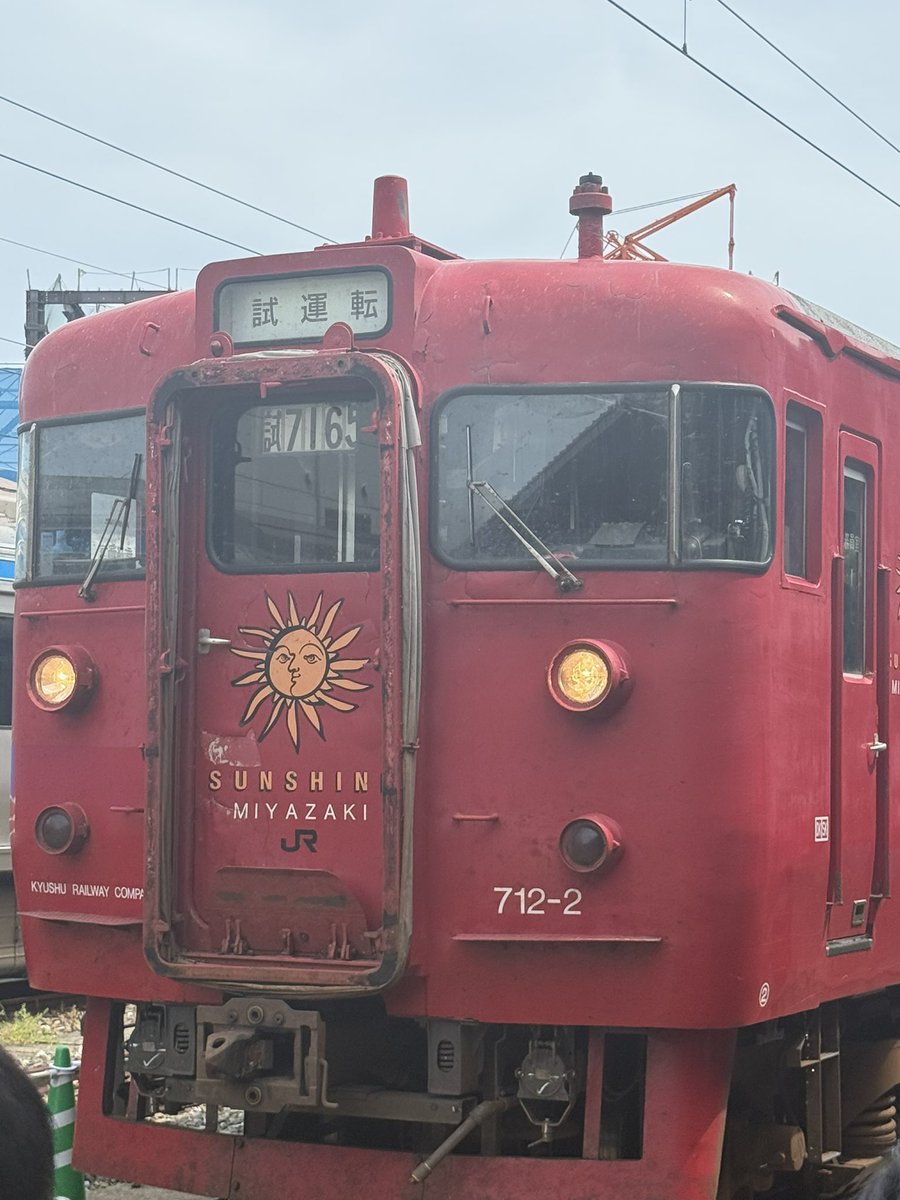 3ytbq1's tweet photo. 画像回ってきたけど笑う
試運転は本線走ってるから価値あるのに撮影会如きで頼むもんでもないだろw https://t.co/8pYZx2hr36