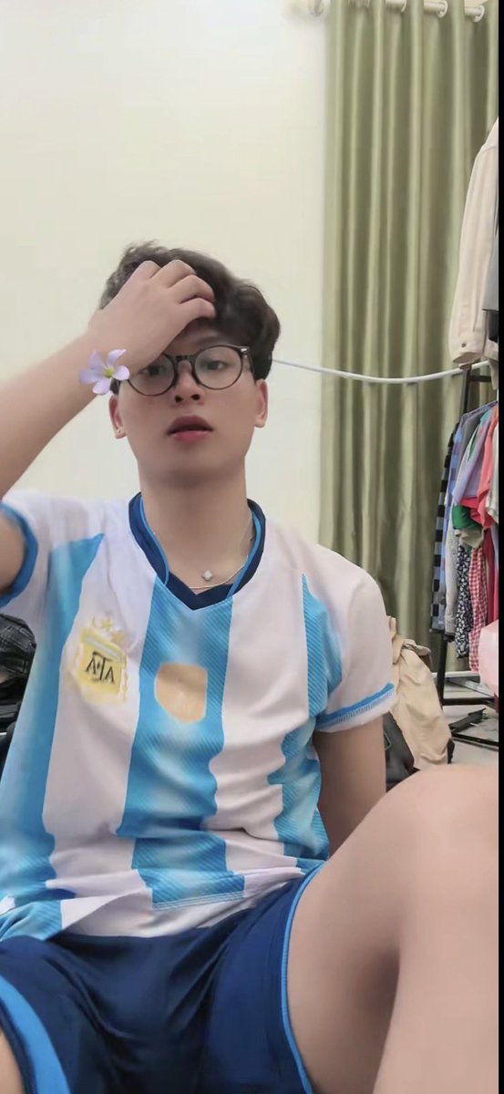 hoangaaaaa31477's tweet photo. Anh bán quần áo thích phô dâm toi yêu :) https://t.co/QXHonPjrgC
