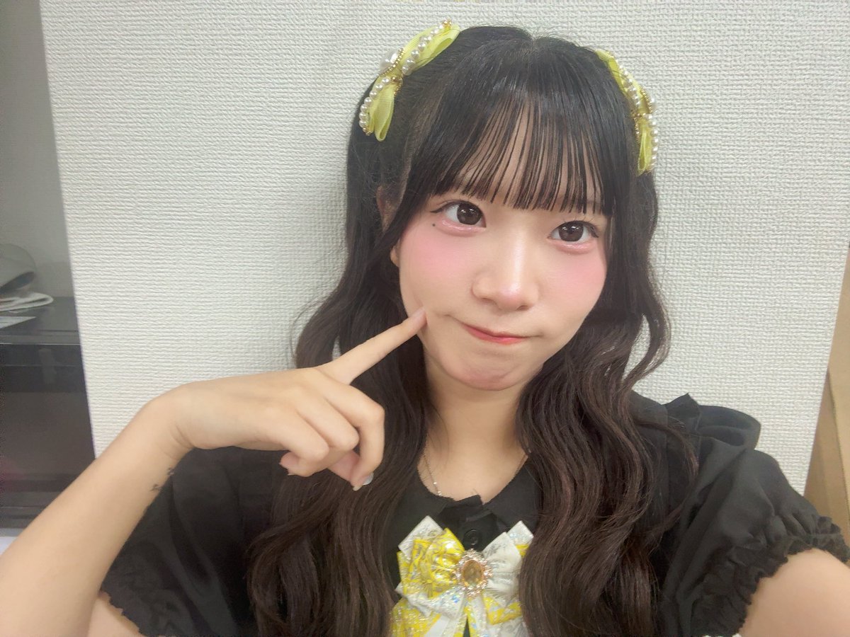 ichika_nene's tweet photo. 1部シアター公演ありがとうございました！🙇🏻‍♀️

久しぶりのハーフツインウェーブしたよ💛
2部は何にするでしょうか💭衣装も何色でしょうか！

まだした事ない髪型だよ〜会いに来てくれたら嬉しいです✨
 #アイディライト https://t.co/g0mButNXxm