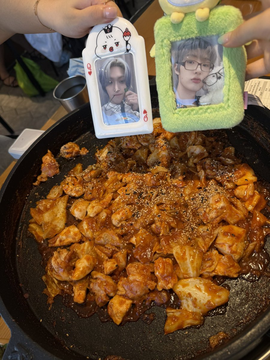 YAHOy_aaa's tweet photo. 생카투어 끝나고 배 채우러 옴🫶🏻 https://t.co/dIM08on7Js