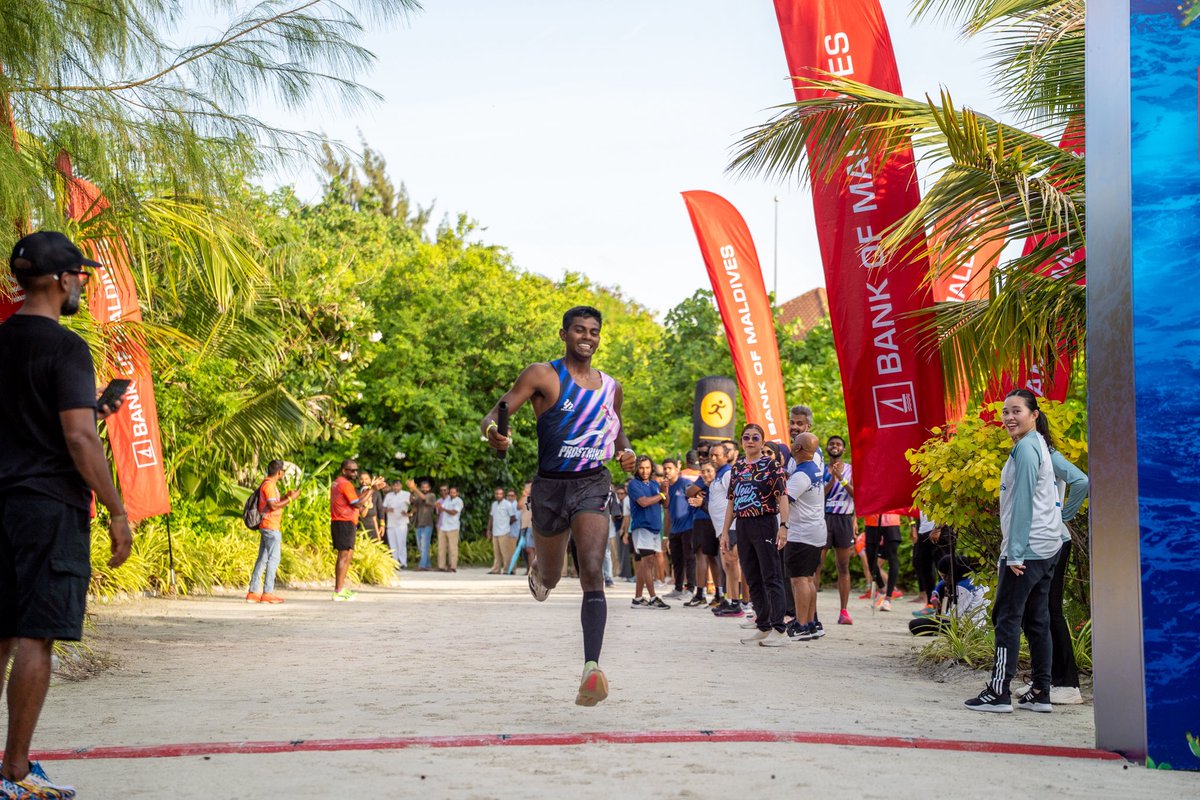 bankofmaldives's tweet photo. WeRUN Corporates, the first-ever corporate relay in the Maldives, took place yesterday with 18 corporate teams! 🏃🏽

It was a delight to be the Exclusive Title Partner for this race which featured a unique five-runner, one-kilometre-per-runner relay format designed specifically for companies, institutions and organisations. 

The relay also introduced another first for the country, with race-timing chips embedded inside the relay batons. 🏅