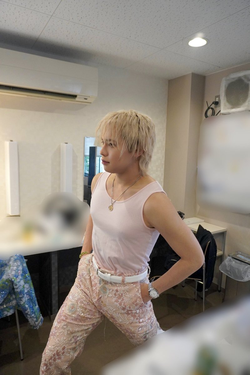 buddiis's tweet photo. #めざましライブ オフショット公開！

📸「これ何用の写真？」の #FUMIYA

📸カメラ向けるとピースしてくれる #TAKUYA 

📸ストレッチマン #SHOW https://t.co/i7zbRwf1Fz