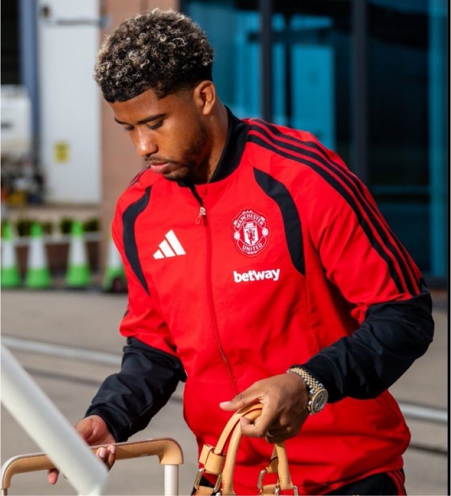 thescurg's tweet photo. 🚨 MATCHDAY! 🔴🔥

PSG 🆚 Manchester United 

The Red Devils are back in action today! Another big test, another chance to make a statement. 💪🏾❤️

LET’S GO, UNITED! 🔴🔥 https://t.co/k2sHLShNE2