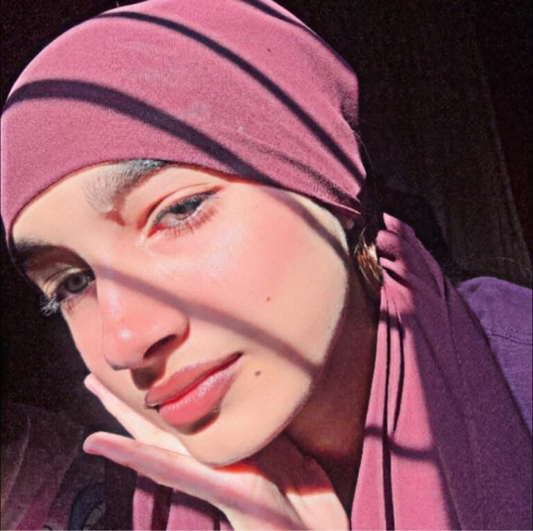 ichuz940457's tweet photo. Mallu Muslim girl😍 https://t.co/25oVjeG4h3