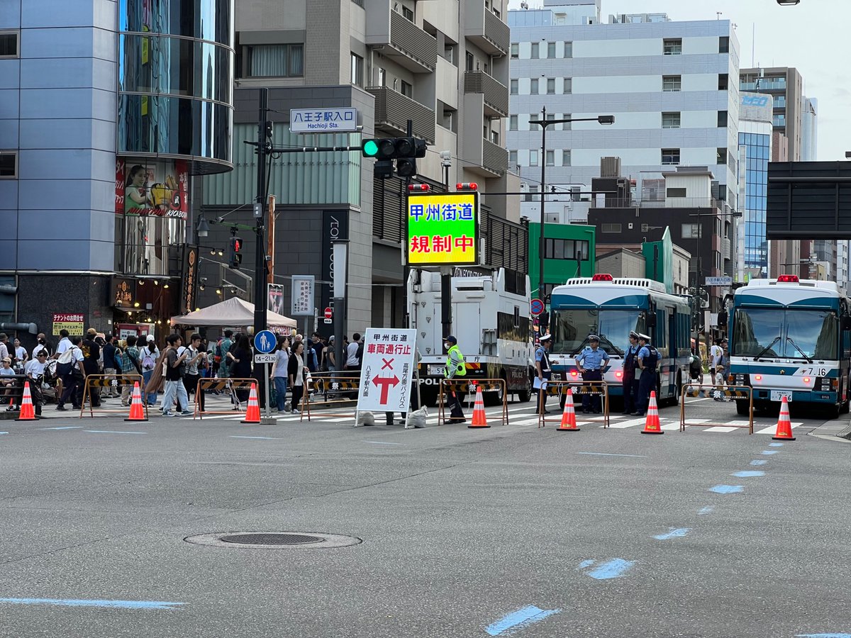 kuro_fool's tweet photo. なんかお祭りやっちょる https://t.co/66K5LQ5Bg1