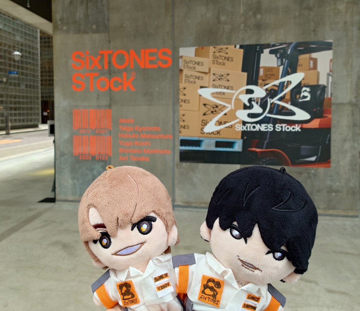 iroha2106's tweet photo. ストスト行ってきました！
やはり時間足りない！でも見たいものは見れたはず！！
衣装を間近で見れて嬉しかった(⁠人⁠*⁠´⁠∀⁠｀⁠)⁠｡⁠*ﾟ⁠+
写真は友人のぬいちゃんたちと https://t.co/ZjLJAhU1Rd