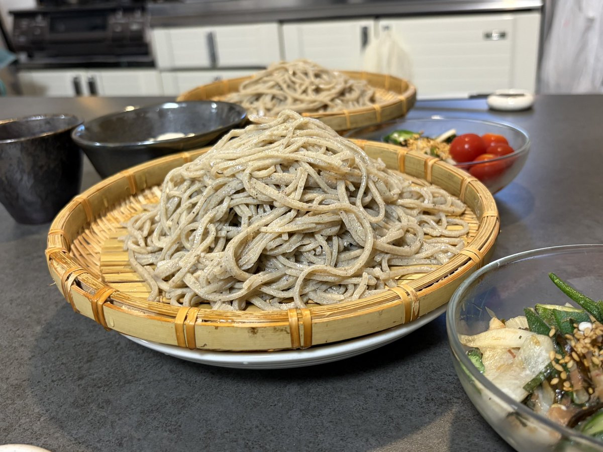 tad_fx's tweet photo. 石臼手挽き粗挽き挽きたて
十割蕎麦 https://t.co/uFoeurh3Fr