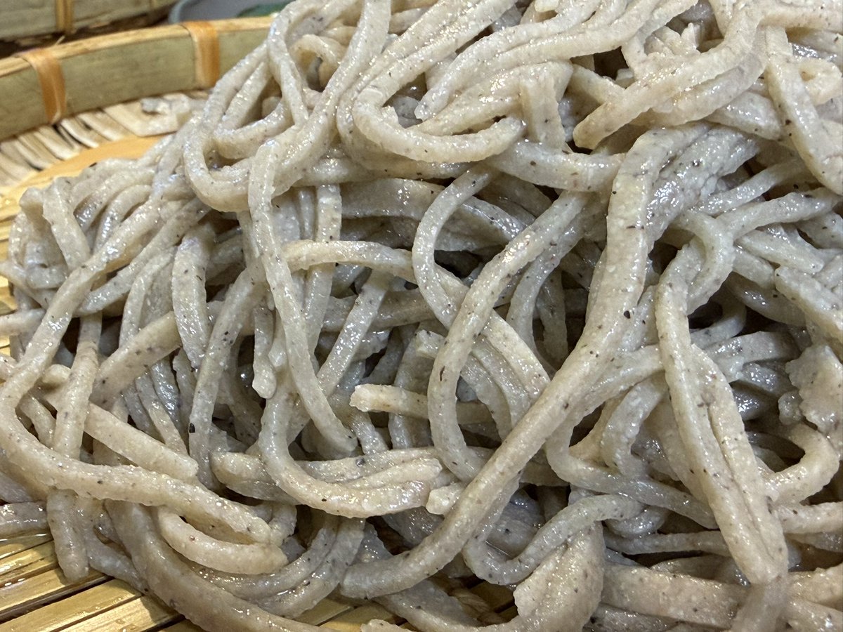 tad_fx's tweet photo. 石臼手挽き粗挽き挽きたて
十割蕎麦 https://t.co/uFoeurh3Fr