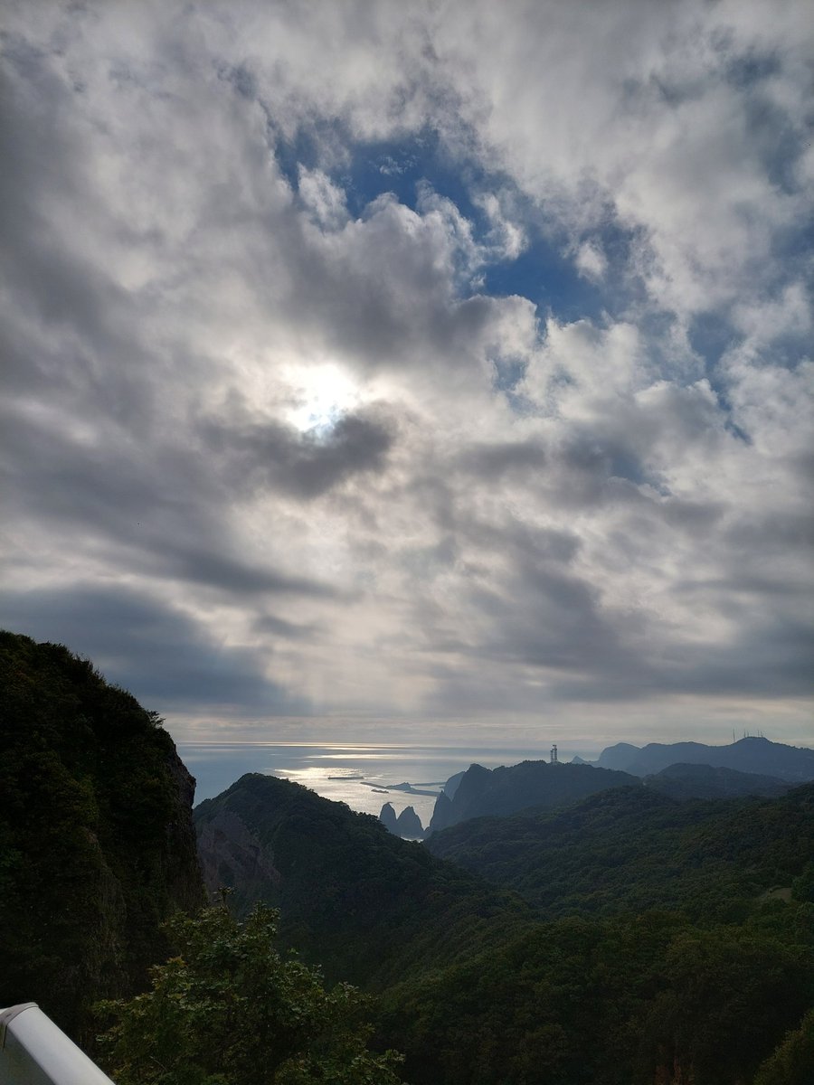 AMAZ08050340's tweet photo. 去年は雲の中だった。リベンジ成功！
#室蘭
#地球岬 https://t.co/XbVp1X6979