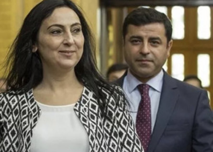 ben121975's tweet photo. Selahattin Demirtaş'a Figen Yüksekdağ ve tüm siyasi tutsaklara Özgürlük

Azadî ji rêveberên HDP’ê Selahattîn Demîrtaş û Fîgen Yuksekdağ re û ji bo hemû welatiyên bındestiyara

Rojbaş
Günaydın Hevalen heja✌️@Basak__Demirtas @hdpdemirtas https://t.co/E6M0KTGhU4