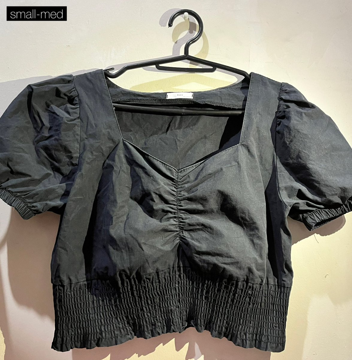 aesawins's tweet photo. black tops ! 

⤷ 50 pesos each 
⤷ both in good condi, like newww 

🔖 ph wts lfb preloved ukay clothes tshirt blouse pants knitted https://t.co/vsbWNWis1l