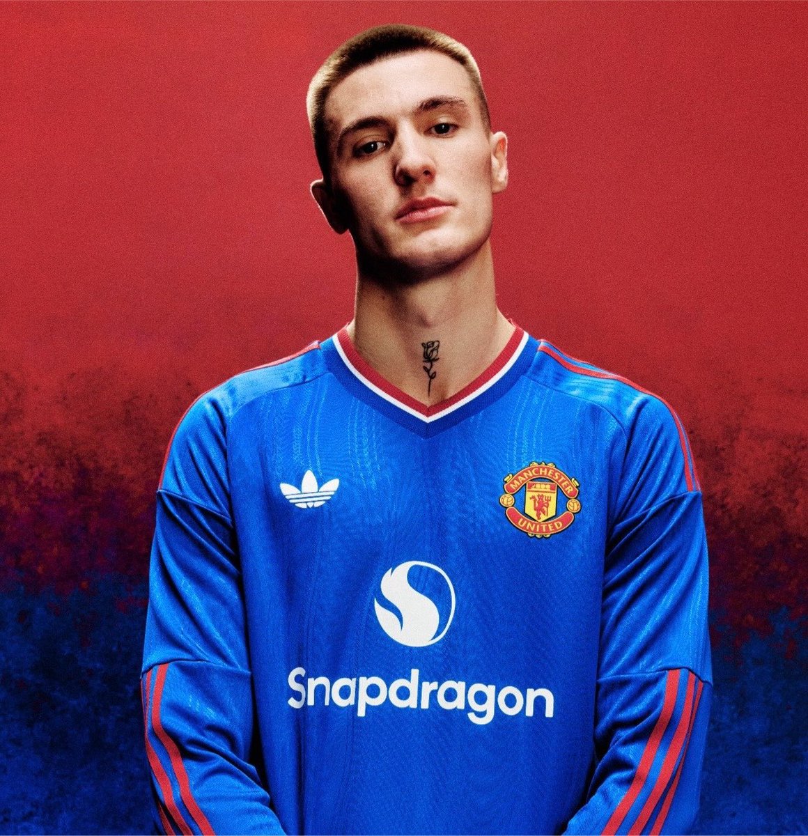 FrankEra_'s tweet photo. 🚨🤩 | NEW:

Benjamin Sesko is due to be PART of the #MUFC squad for their training camp in Ireland next week.

There is hope he will be able to play some minutes against AC Milan on August 15. 🔙

[@TyMarshall_MEN] https://t.co/tLXFfopLNC