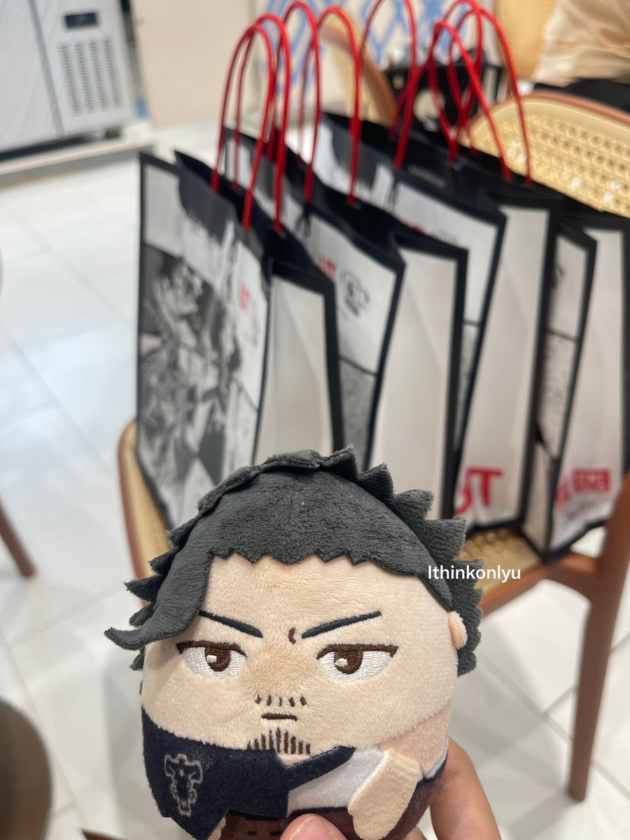 Ithinkonlyu's tweet photo. UNIQLO UT X BLACK CLOVER 🍀❤️🖤✨💚 // มาแล้วคับชาวด้อมม https://t.co/yUZ6pjGGNT