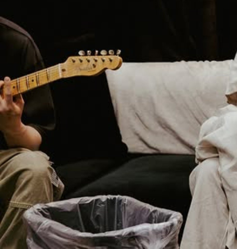 dooorin93's tweet photo. He must really love playing the guitar. 🎸 https://t.co/WBJLXKb5i6
