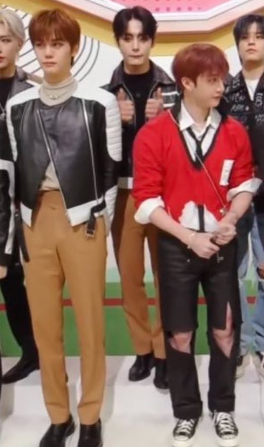 leeminoot's tweet photo. they always place chan next to the 188cm MC lmao https://t.co/CJxF1ZE2iB