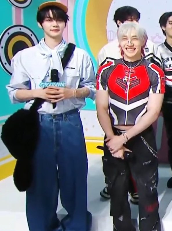 leeminoot's tweet photo. they always place chan next to the 188cm MC lmao https://t.co/CJxF1ZE2iB
