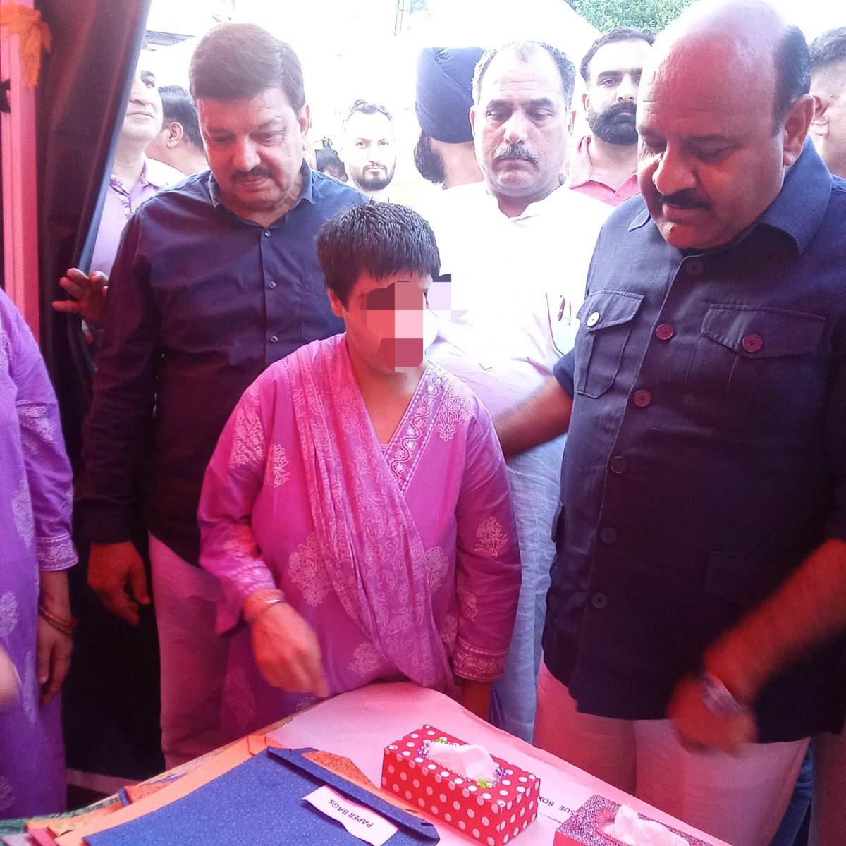 DswoJammu's tweet photo. The inmates of Muskan Home for Intellectually specialised,Channi, Jammu showcased their creativity at the National Handloom Day 2026 celebration.Their handmade bags,tissue boxes,pen stands,home décor, bracelets and other products reflected their talent, creativity and dedication. https://t.co/8QtOMPWQzg